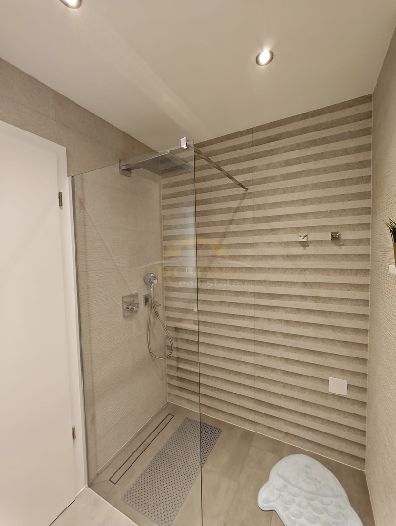 Attico di lusso a Okrug Gornji/Čiovo con terrazza sul tetto